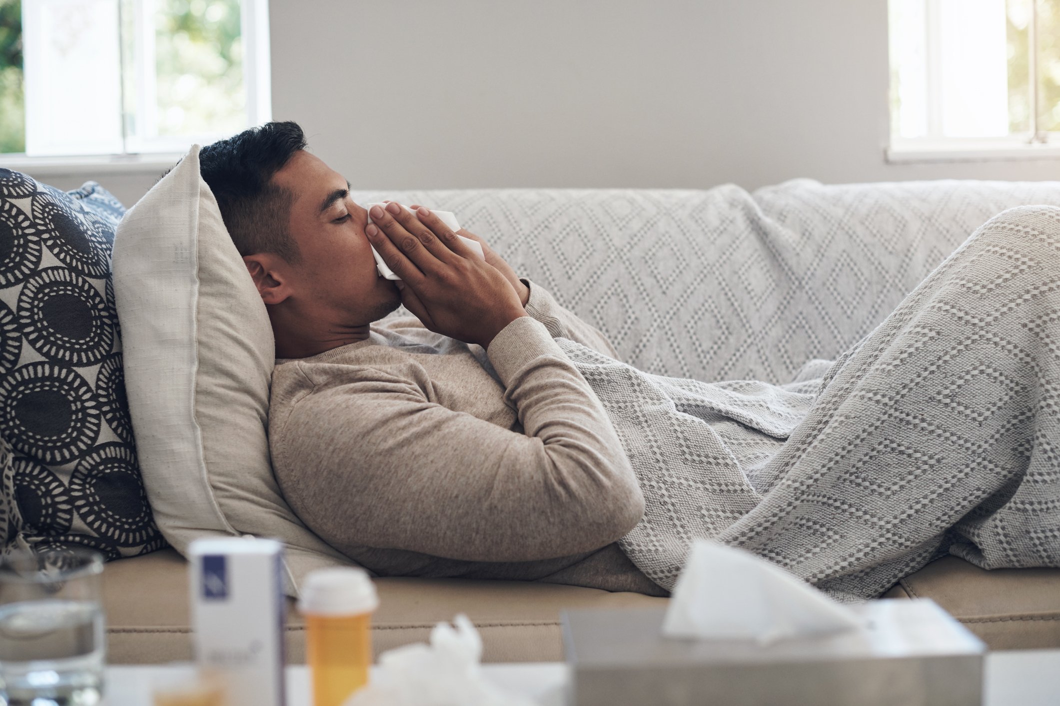 Σας περιτριγυρίζει γρίπη; Αυτά είναι τα πρώτα 5 συμπτώματα που θα εμφανιστούν