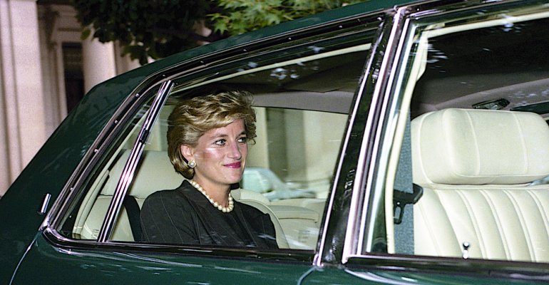 Πριγκίπισσα Diana κρατούσε τσαντάκια
