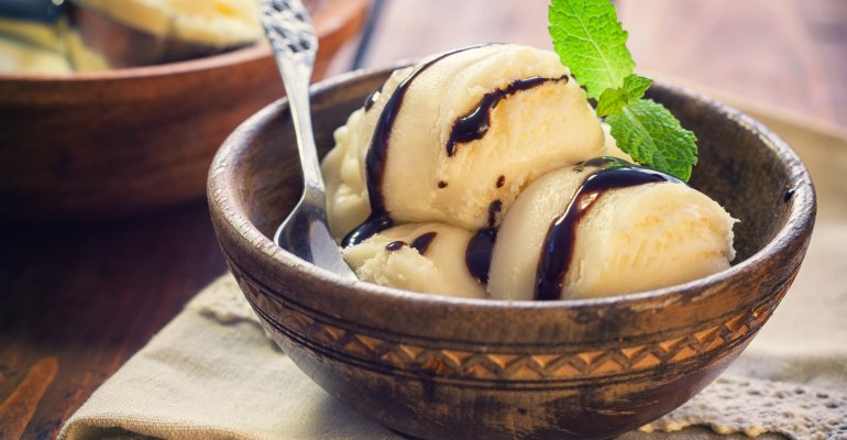 εύκολες συνταγές παγωτό με καραμελωμένο ζαχαρούχο 