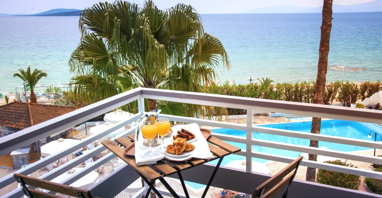 Ζήστε ένα παραδοσιακό́ Πάσχα, στο The Grove Seaside Hotel, στο Δρέπανο Ναυπλίου με την εγκάρδια φιλοξενία των ανθρώπων μας!