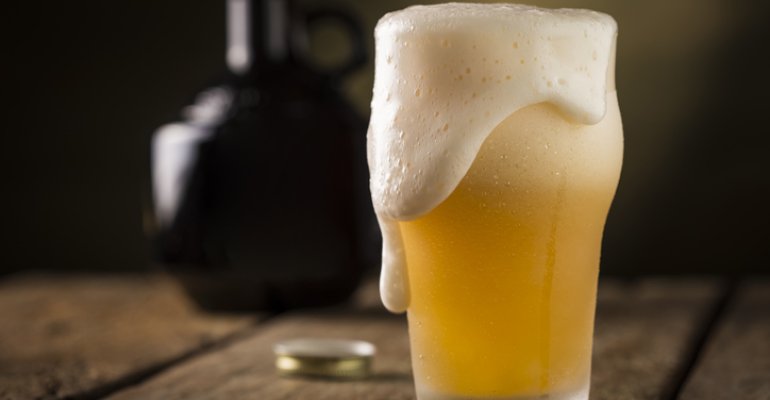 Μπύρα: Οι θερμίδες που περιέχει ένα μπουκάλι και τα οφέλη της για τον οργανισμό