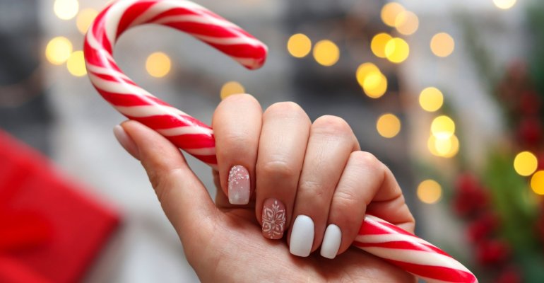 Nail art: Εντυπωσιακά χριστουγεννιάτικα νύχια που θα μείνουν αξέχαστα- Και δεν είναι κόκκινα!