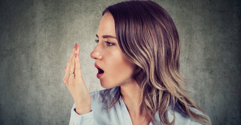 Οι 3 συμβουλές για να δώσεις τέλος στην κακοσμία του στόματος!