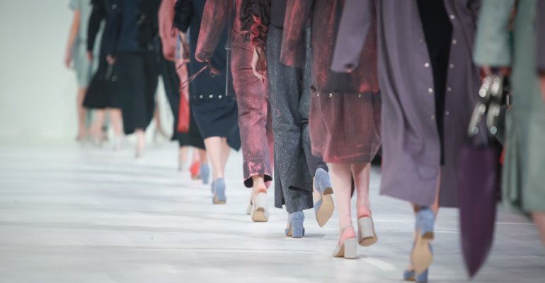 Τα glam παπούτσια του 2023 είναι μία δήλωση μόδας!