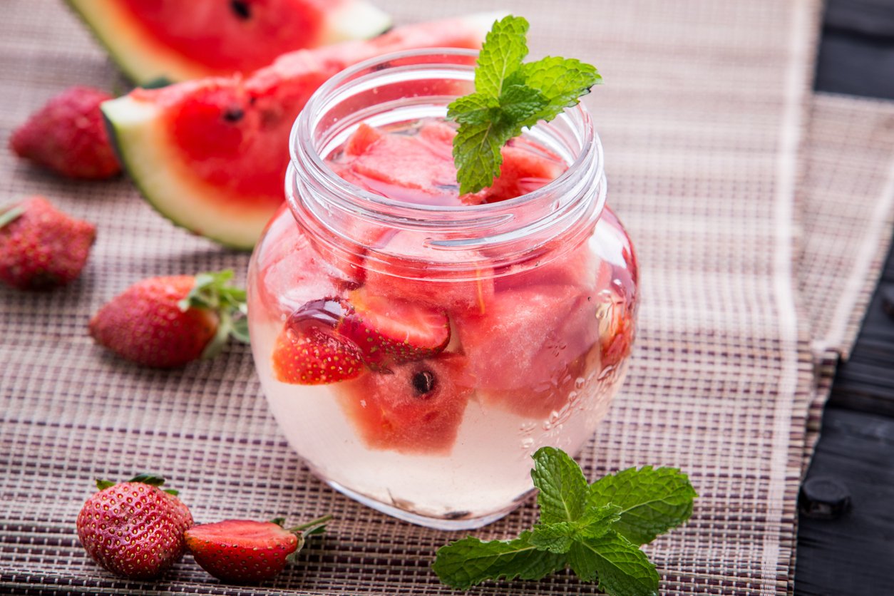 Detox Water με καρπούζι και φράουλα