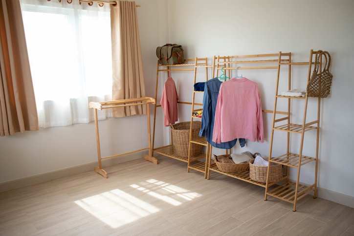5 εύκολοι τρόποι να δημιουργήσεις αποθηκευτικό χώρο σε μικρό υπνοδωμάτιο