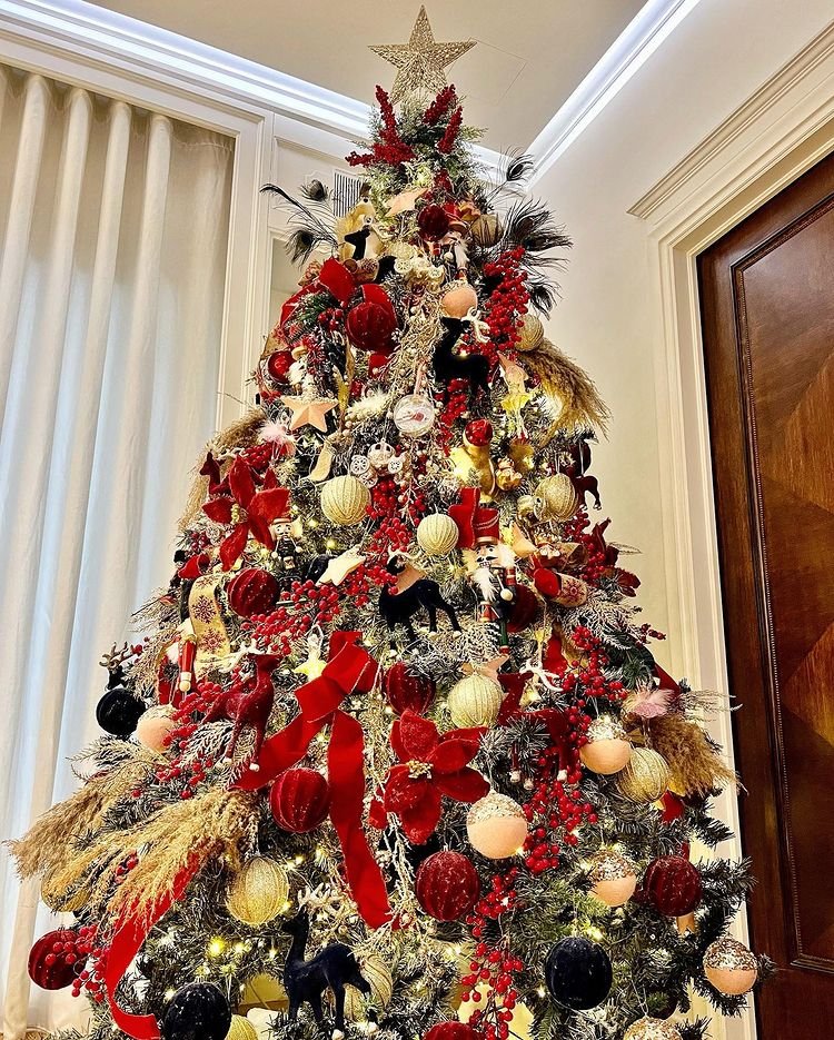 Σπύρος Σούλης: Στόλισε δέντρο στο σπίτι του και μας δίνει υπέροχες ιδέες και tips για χριστουγεννιάτικη διακόσμηση