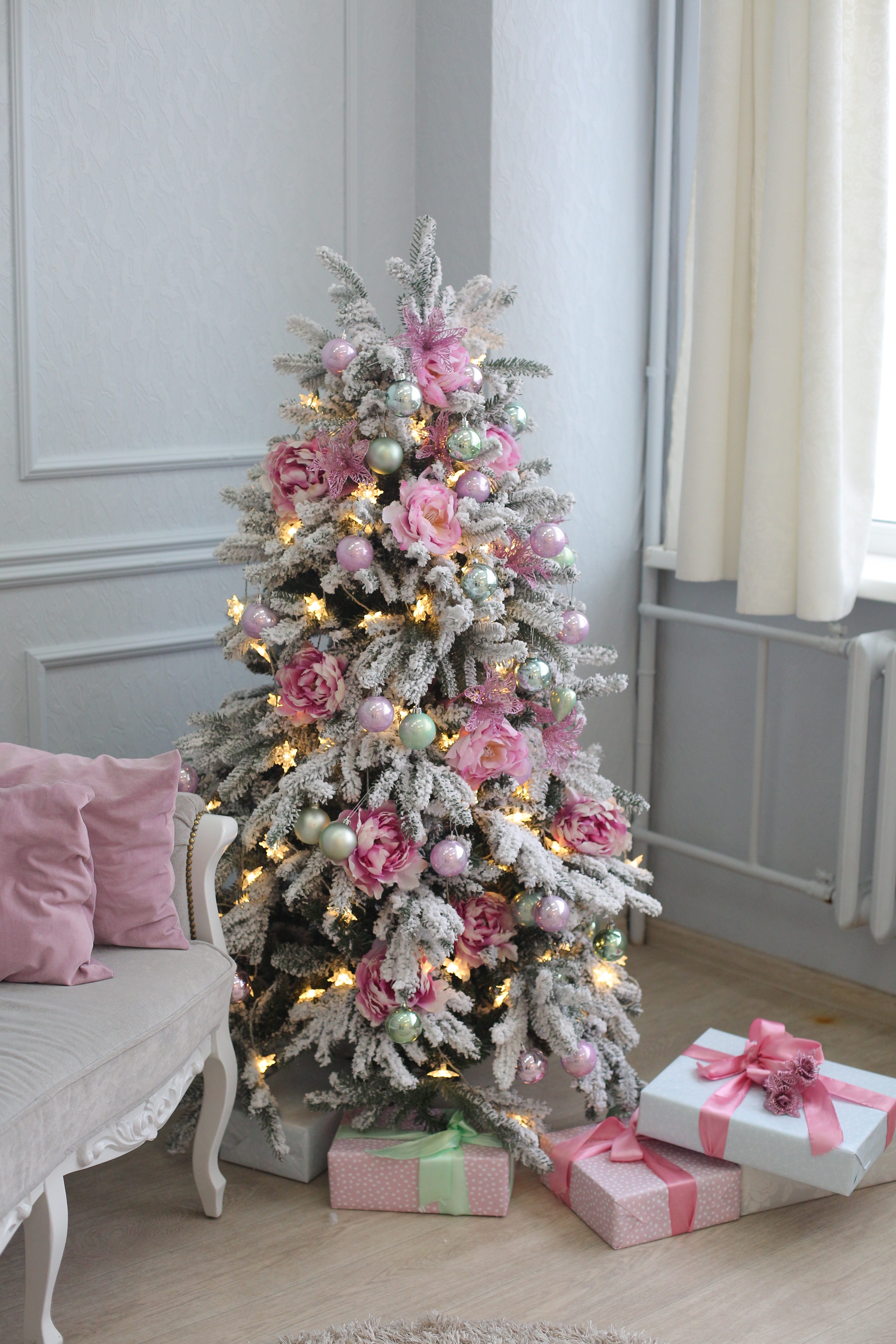 Οι 4+1 τάσεις για λαμπερή διακόσμηση στον στολισμό του Χριστουγεννιάτικου δέντρου σου!