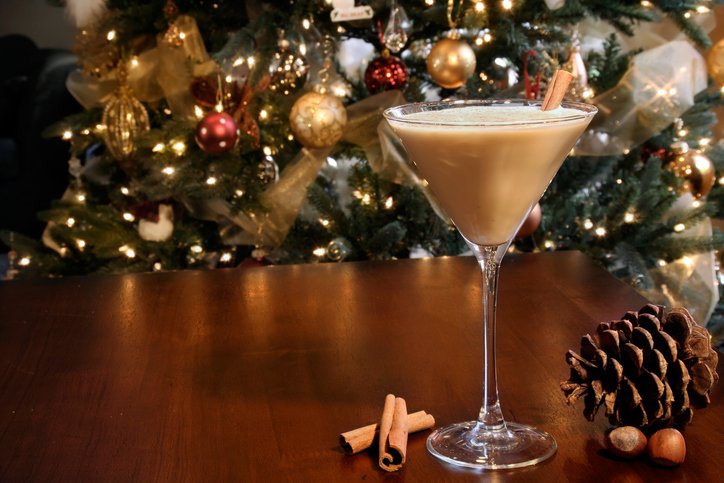 Τα 3+1 ιδανικά χριστουγεννιάτικα ποτά για ρεβεγιόν - από όλο τον κόσμο!