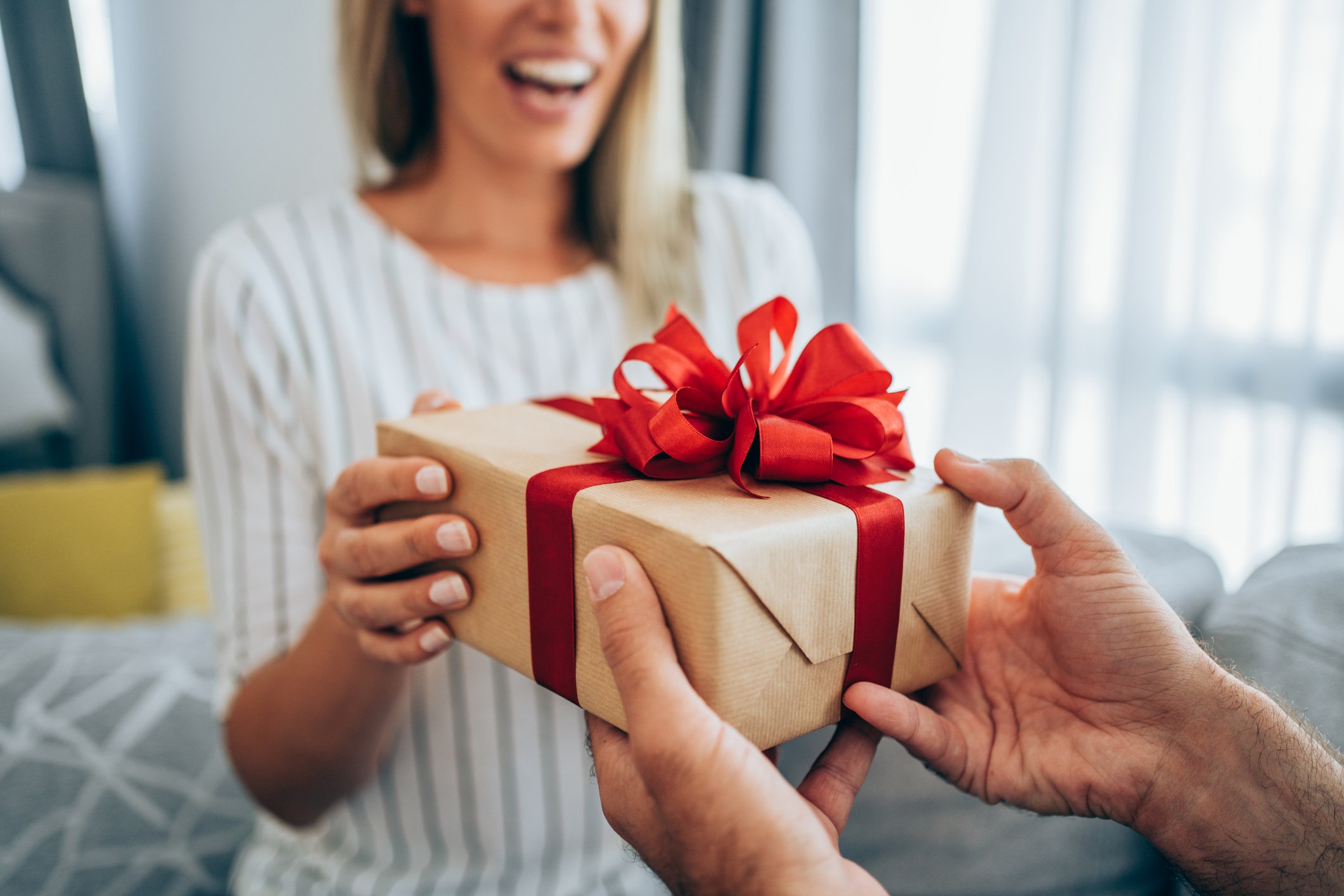 Αγίου Βαλεντίνου: Αυτές είναι οι 3 top ιδέες δώρων για να μην αφήσεις τη σύντροφό σου παραπονεμένη!